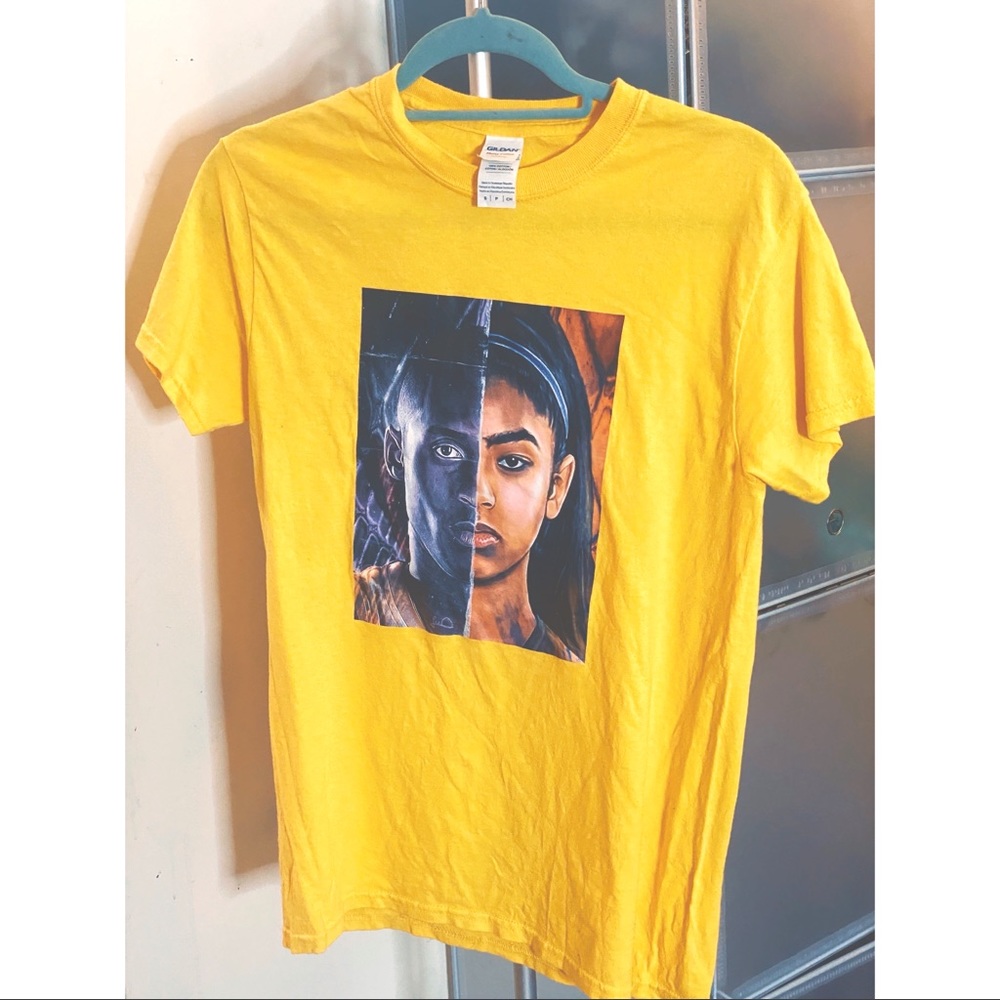 Face Tee Shirt two face Size S Yellow